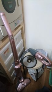 乾燥機の横の横には掃除機がマスト！